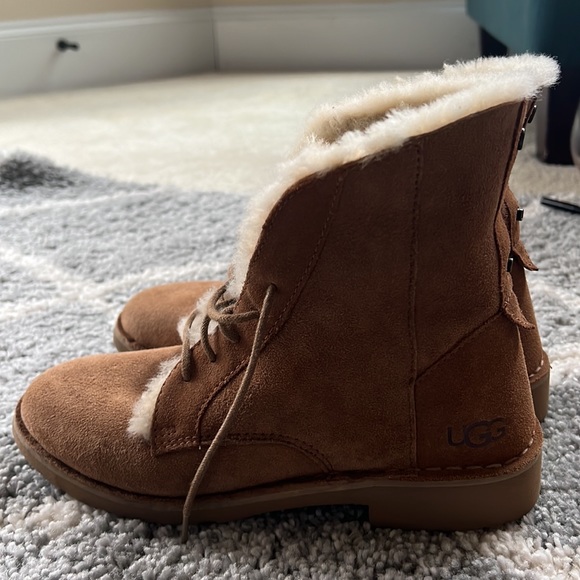 UGG Quincy Women’s Twinface Sheepskin Lace Up Booties - Size 7 - Picture 13 of 16